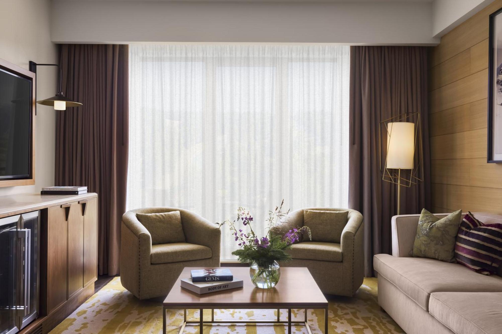 Viceroy Kopaonik Serbia Extérieur photo A living room in a suite at the Mandarin Oriental, Hong Kong