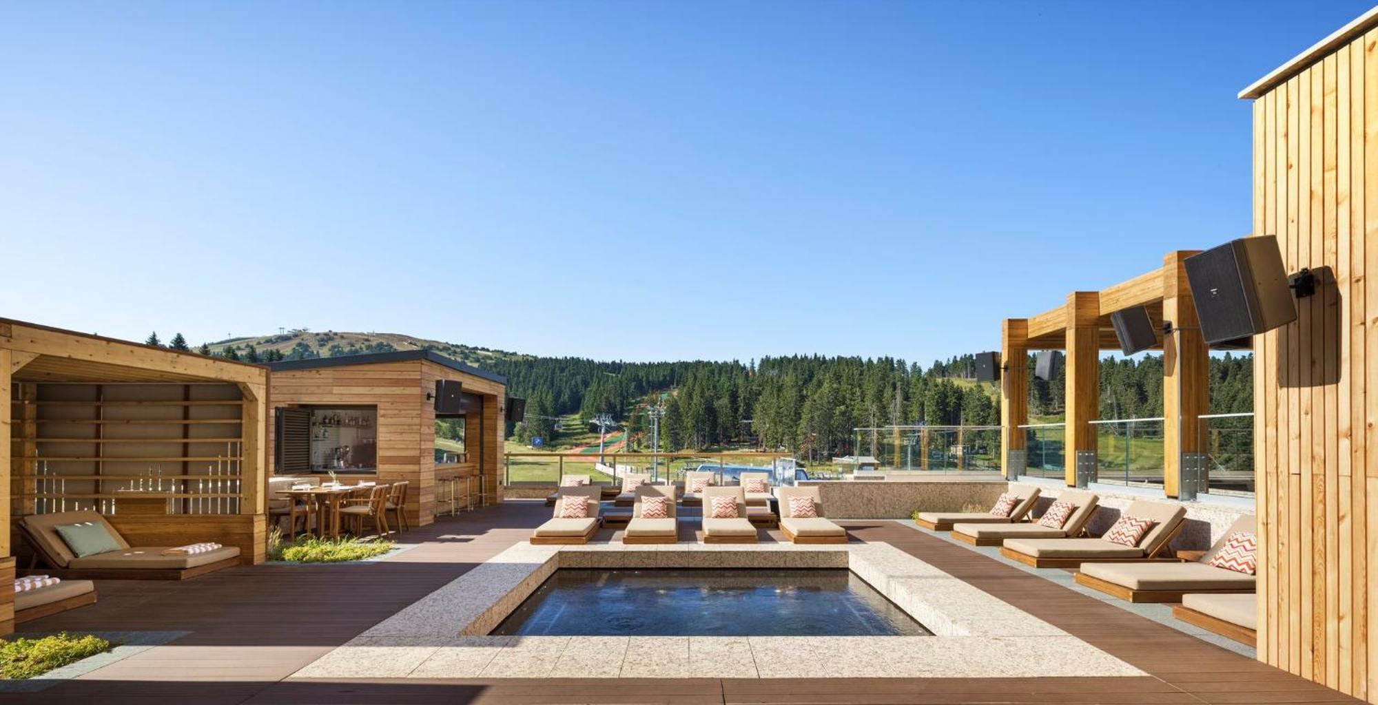 Viceroy Kopaonik Serbia Extérieur photo The rooftop pool at The Lodge at Blue Sky