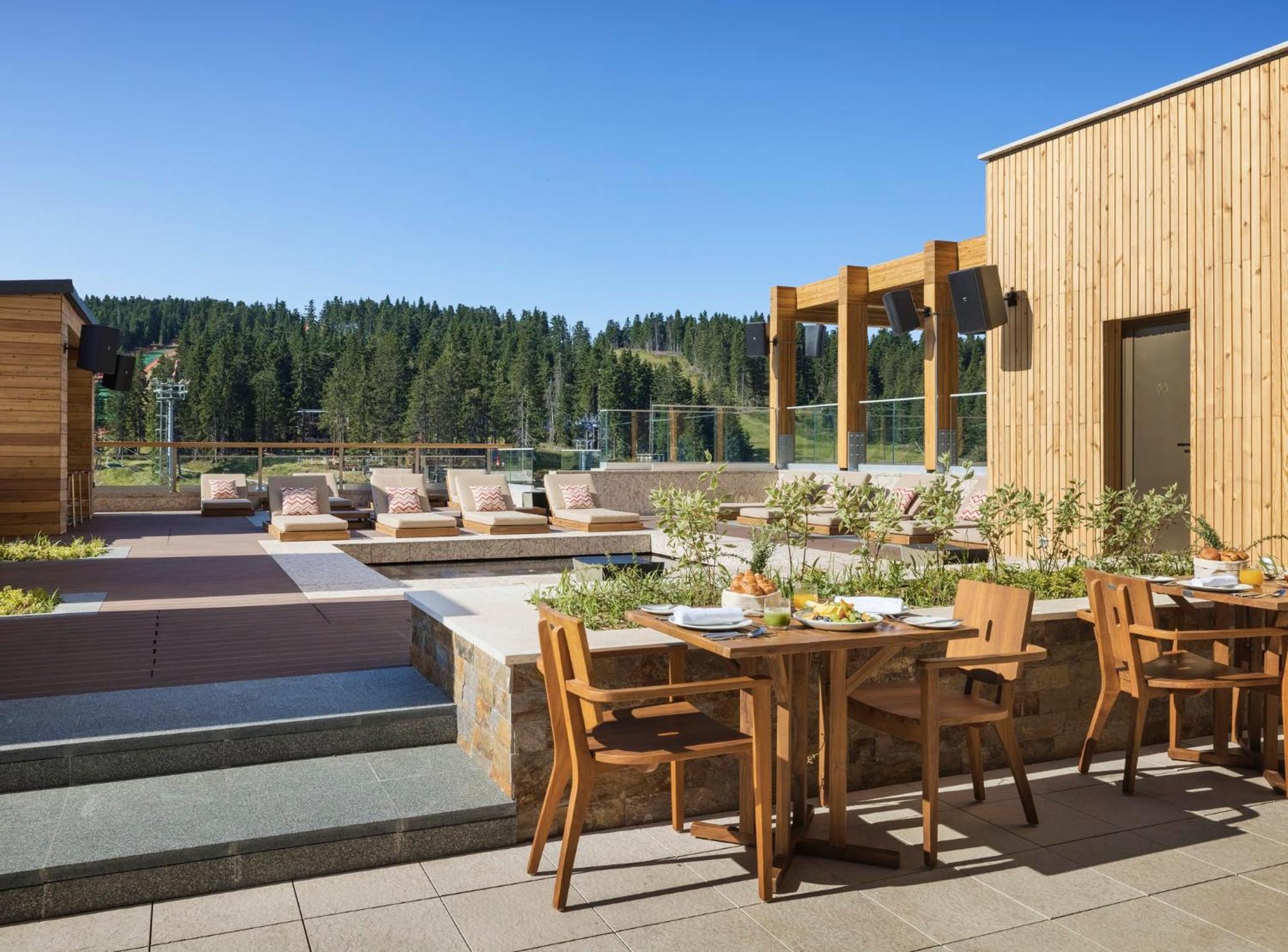 Viceroy Kopaonik Serbia Extérieur photo The rooftop terrace at the Hotel