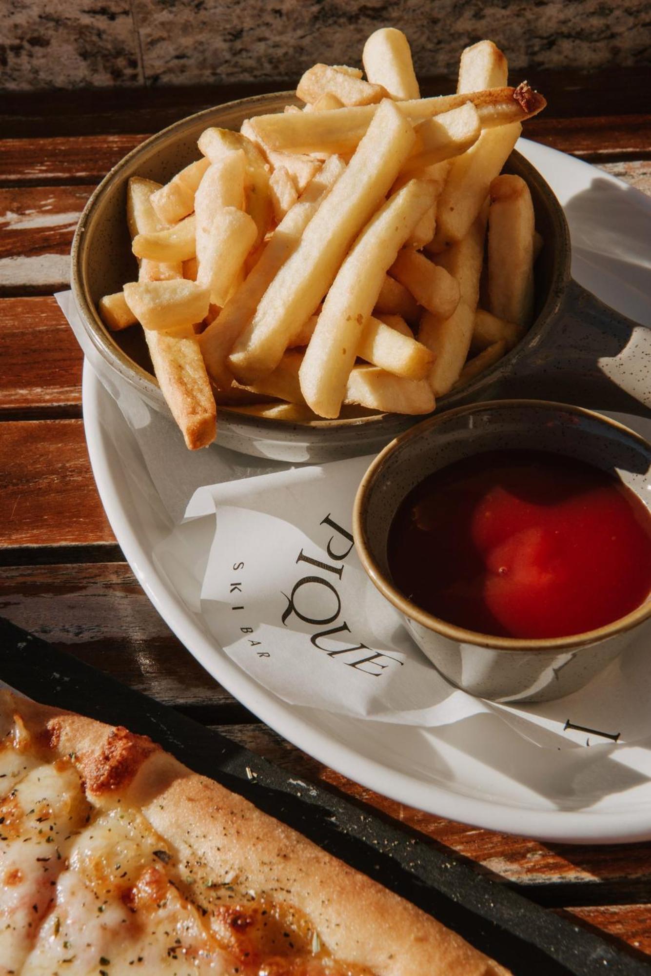 Viceroy Kopaonik Serbia Extérieur photo French fries and ketchup