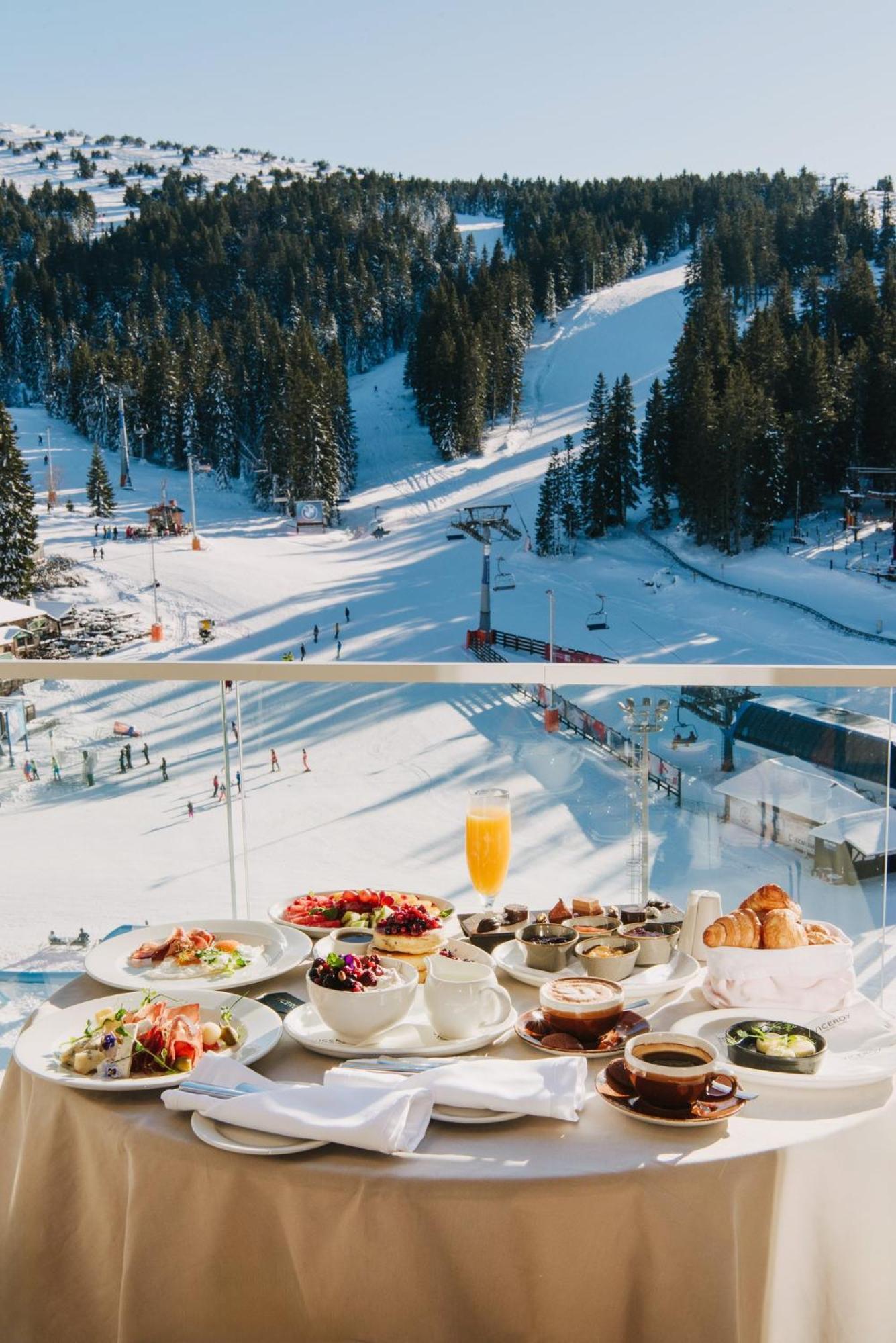 Viceroy Kopaonik Serbia Extérieur photo Breakfast at the Hotel